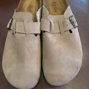 Bio-Gold Italian made women’s clogs. Size 41 and in very good condition.
